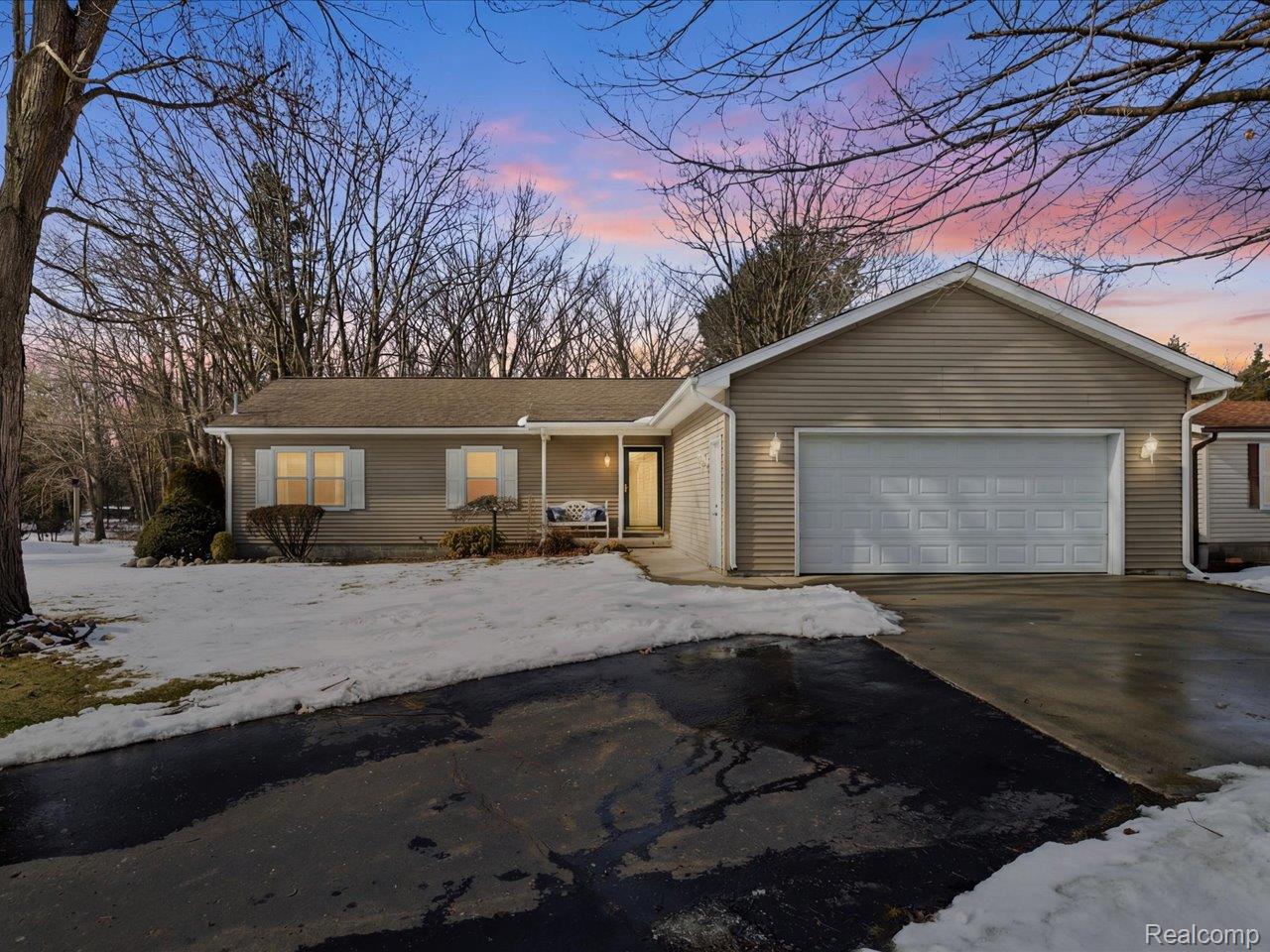 8431 Lakeshore Road