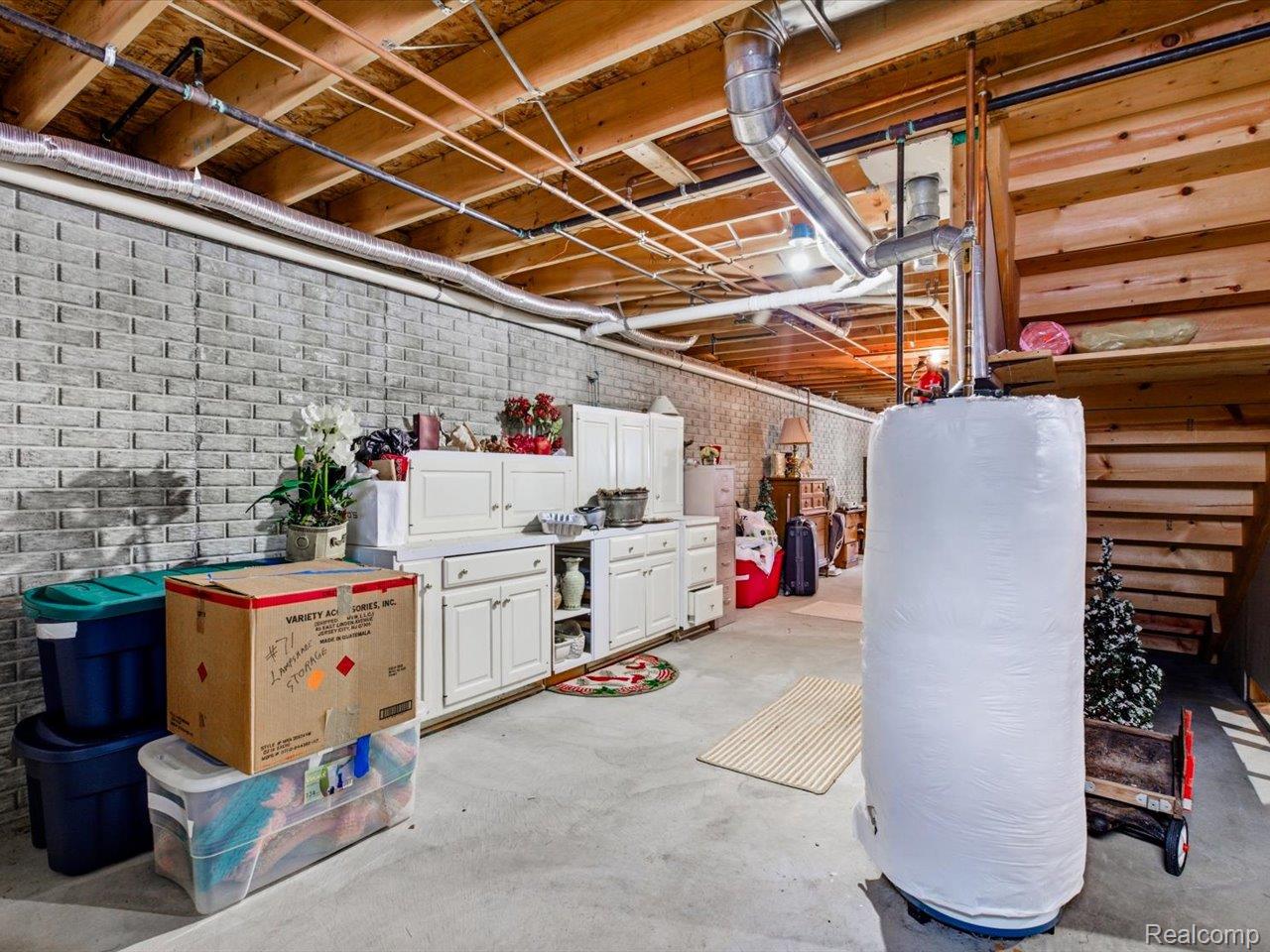 8431 Lakeshore Road