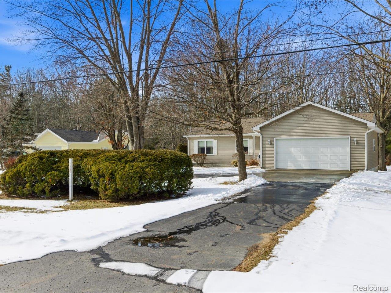 8431 Lakeshore Road