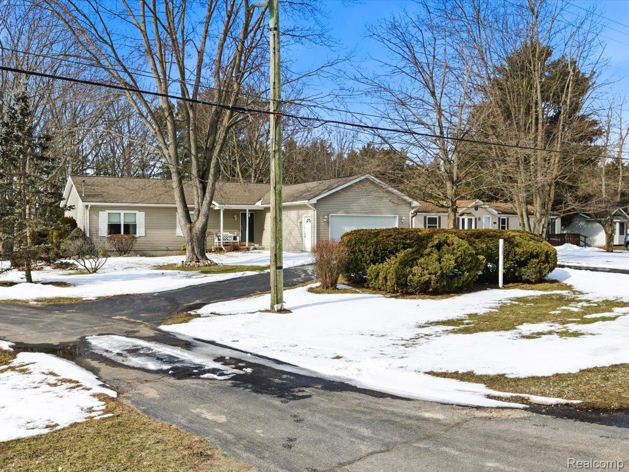 8431 Lakeshore Road
