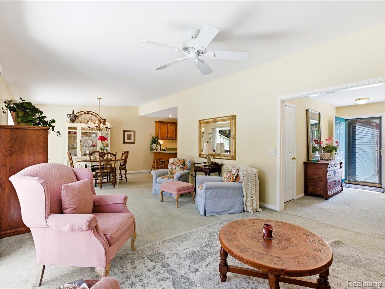8431 Lakeshore Road