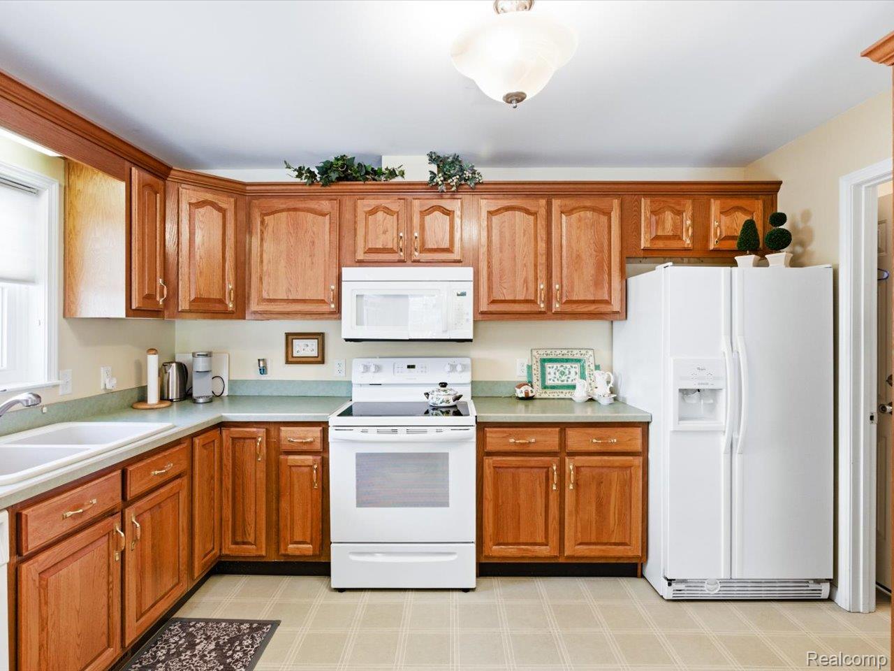 8431 Lakeshore Road