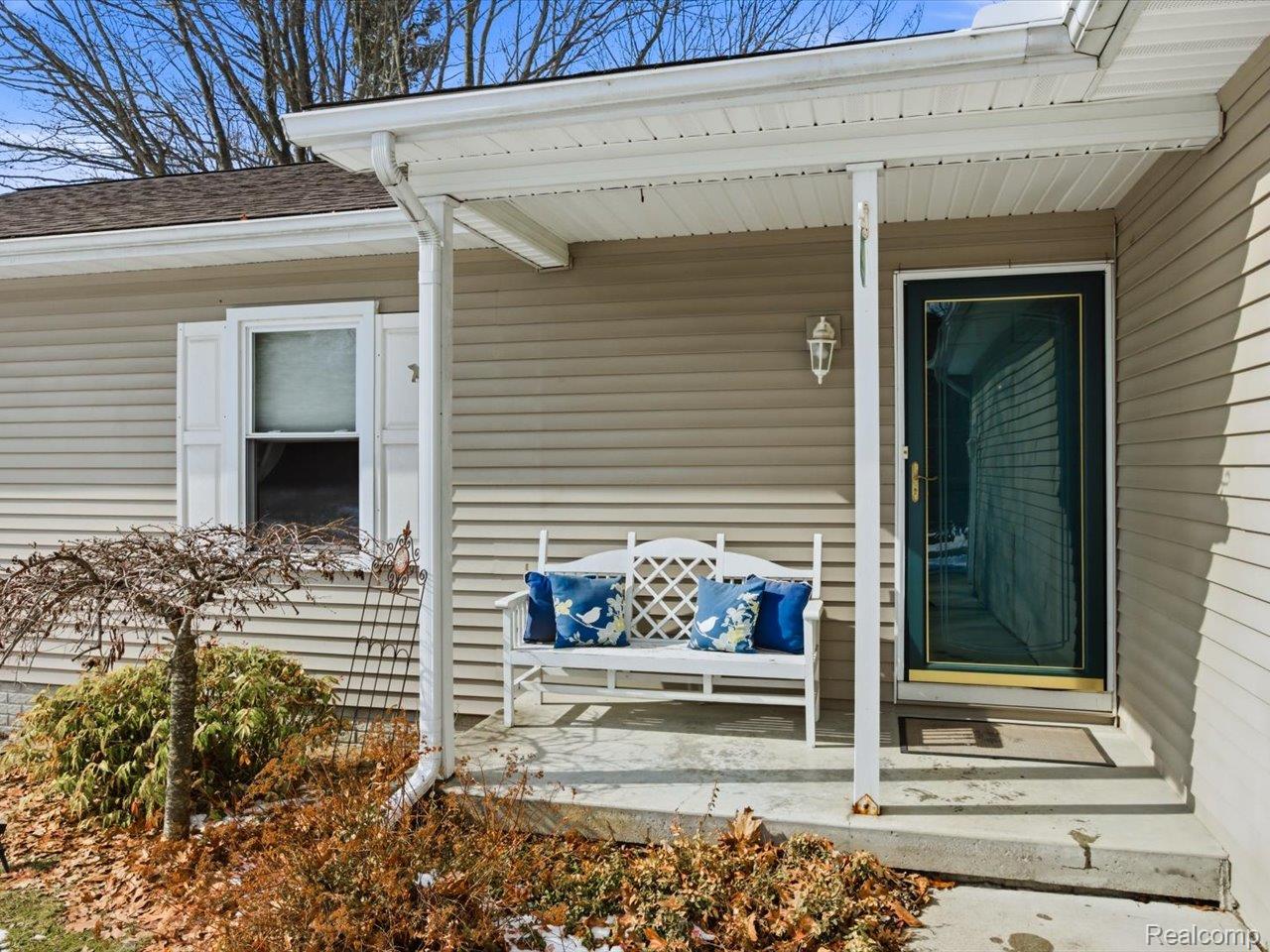 8431 Lakeshore Road
