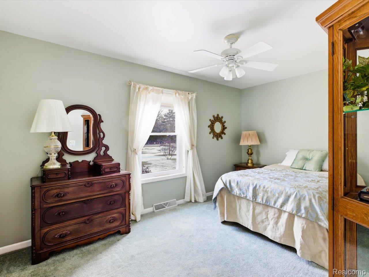 8431 Lakeshore Road