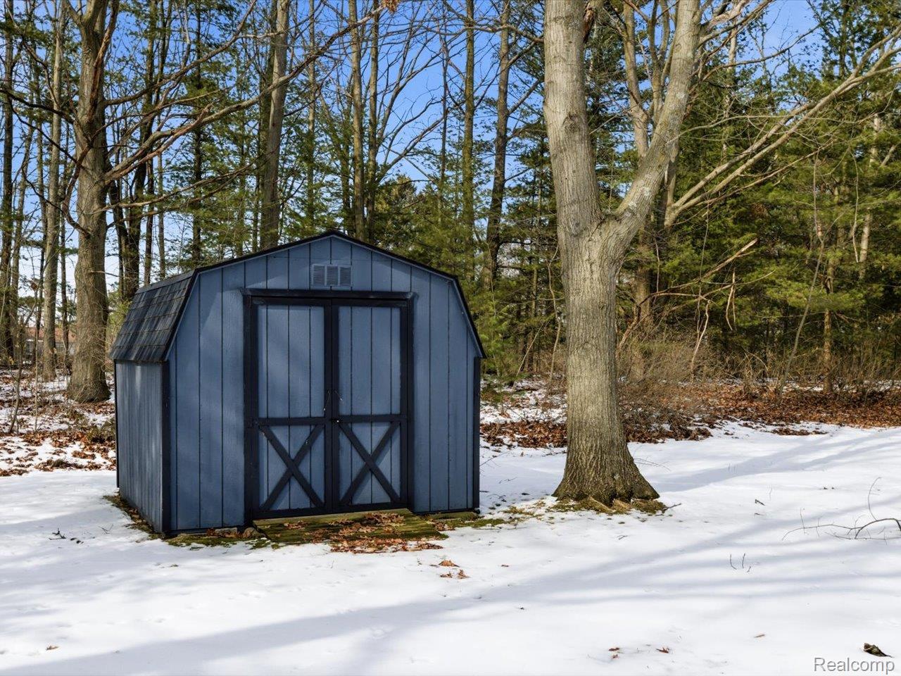 8431 Lakeshore Road