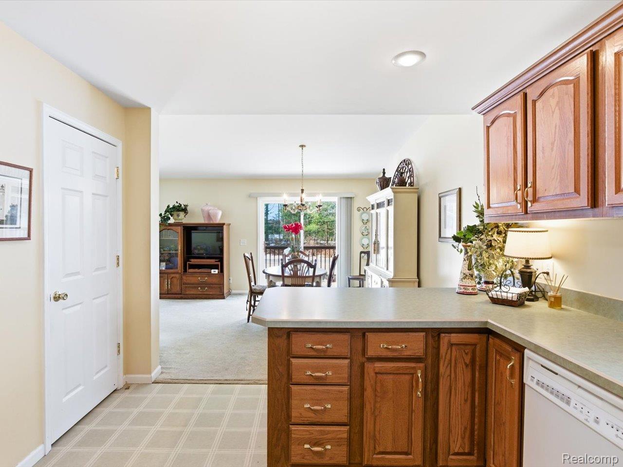 8431 Lakeshore Road