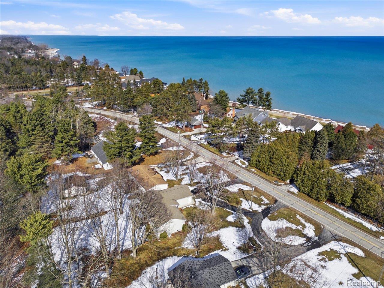 8431 Lakeshore Road