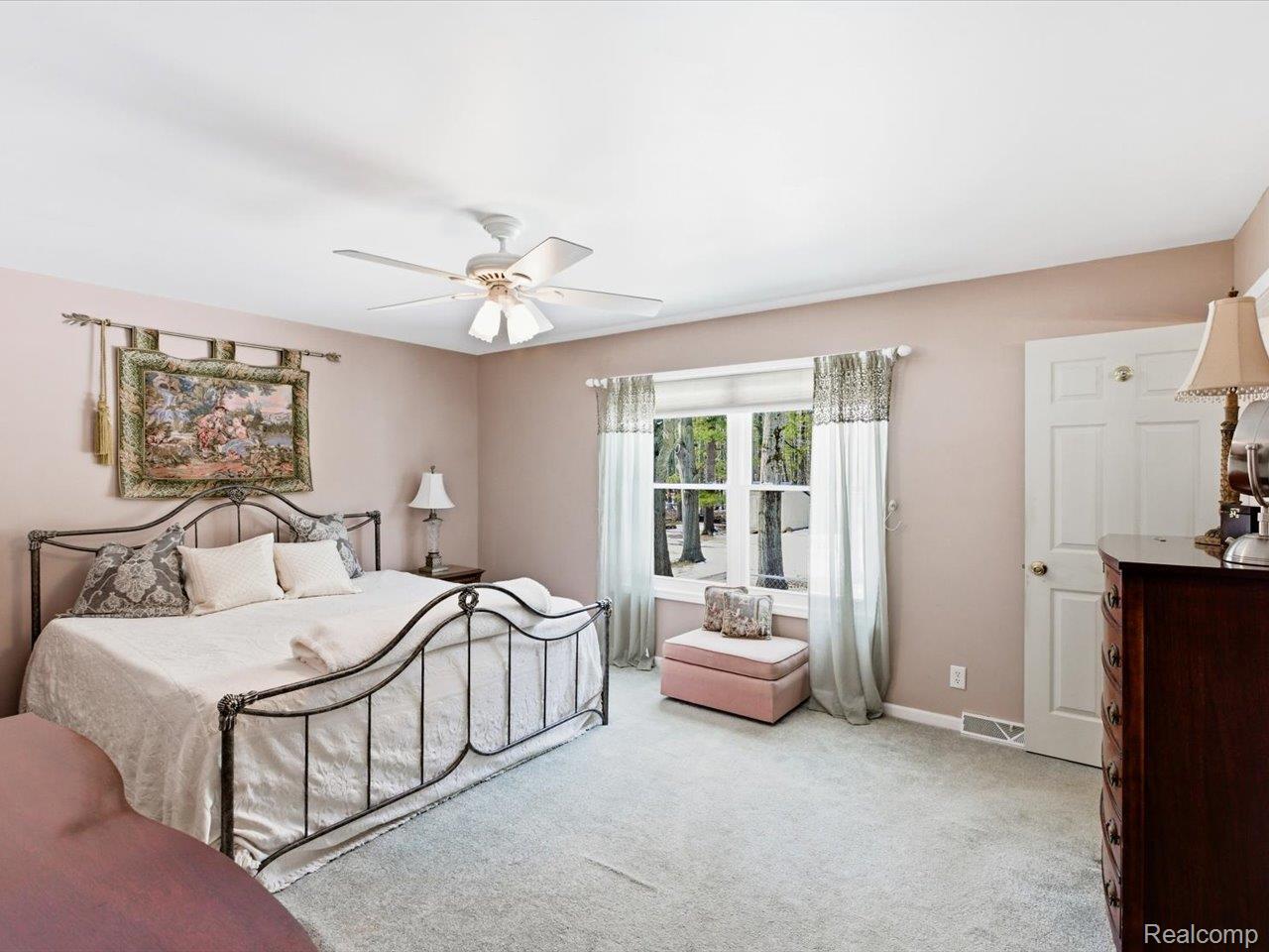 8431 Lakeshore Road