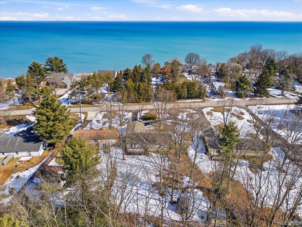 8431 Lakeshore Road