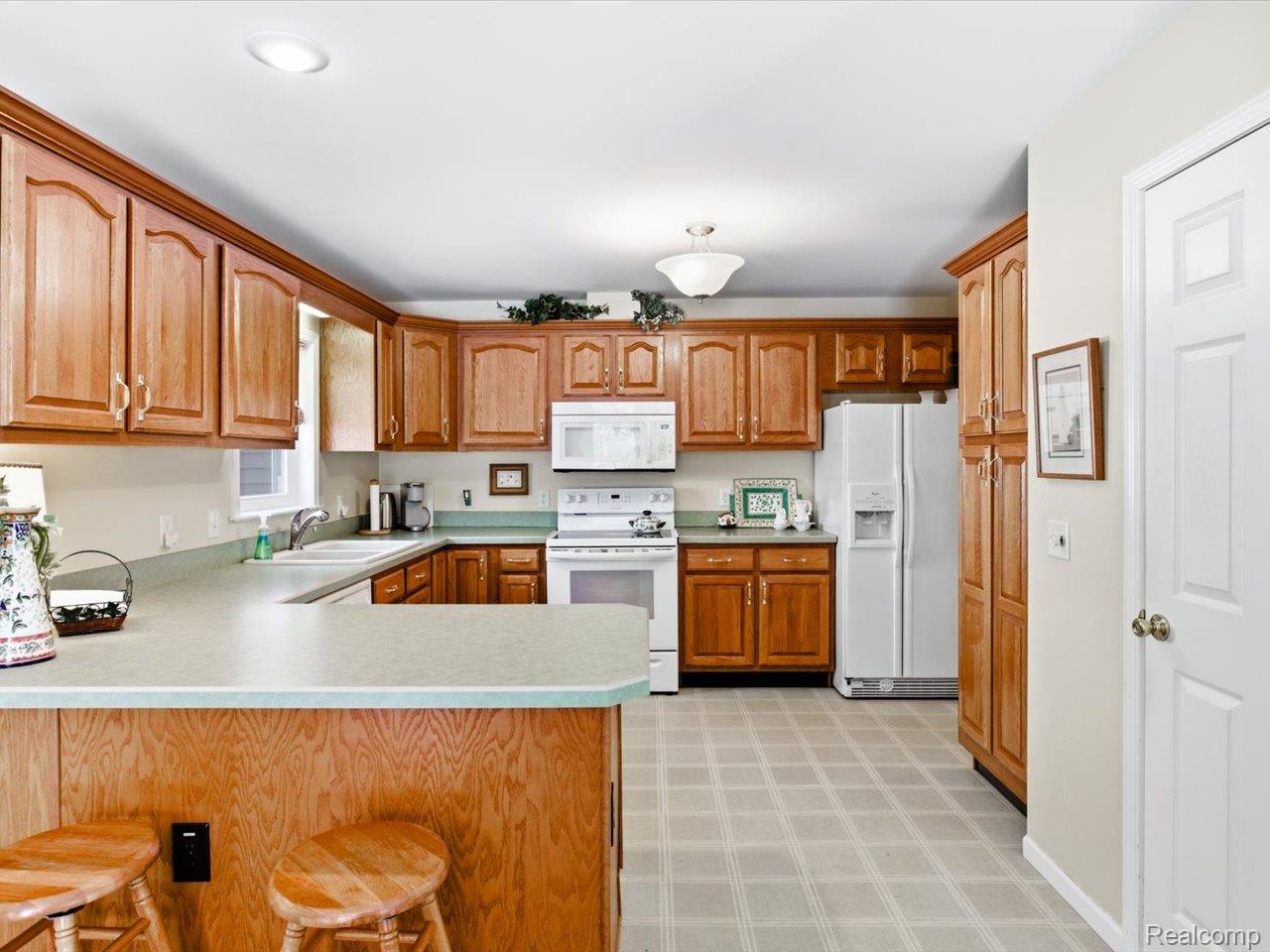 8431 Lakeshore Road