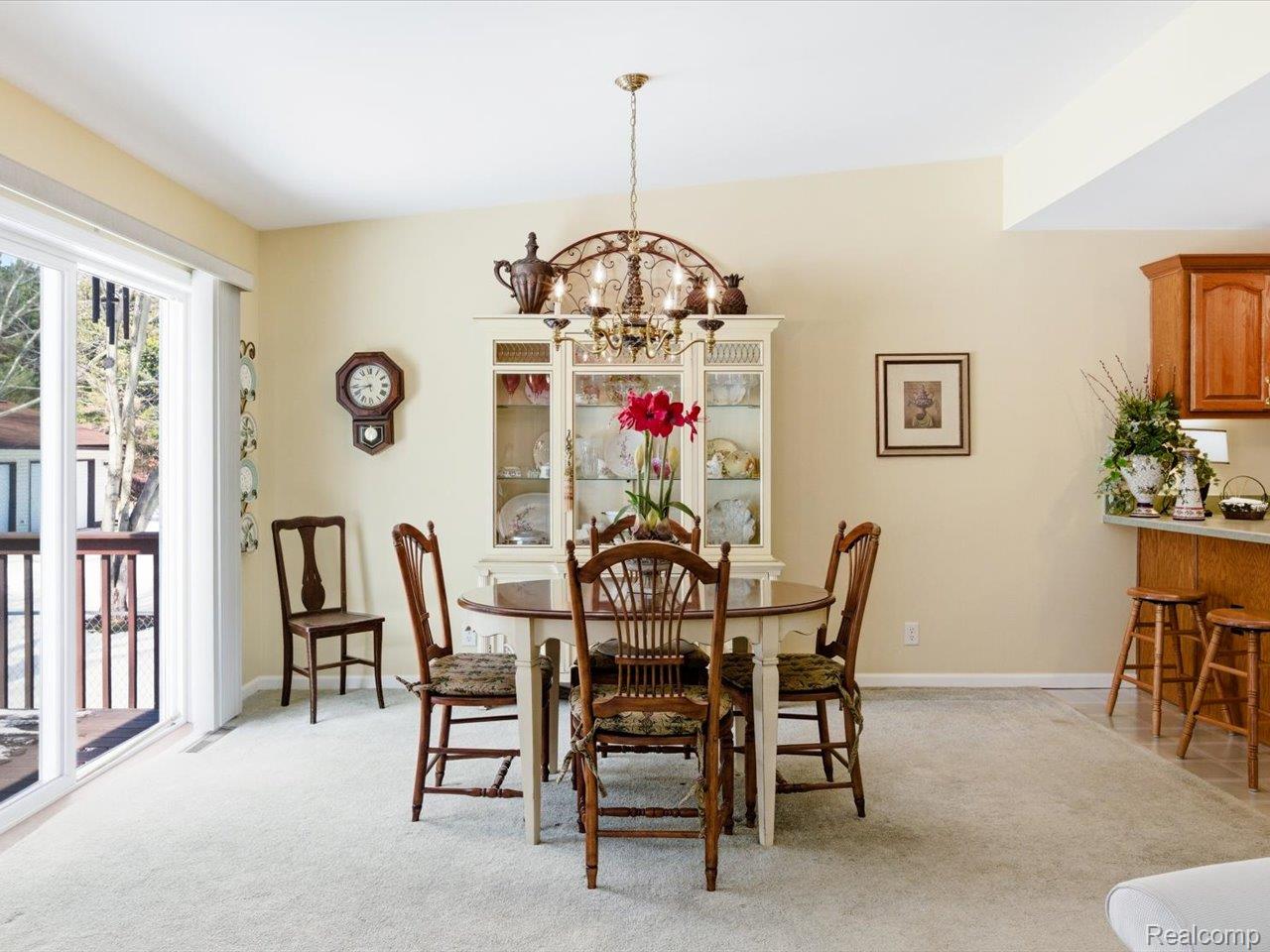 8431 Lakeshore Road