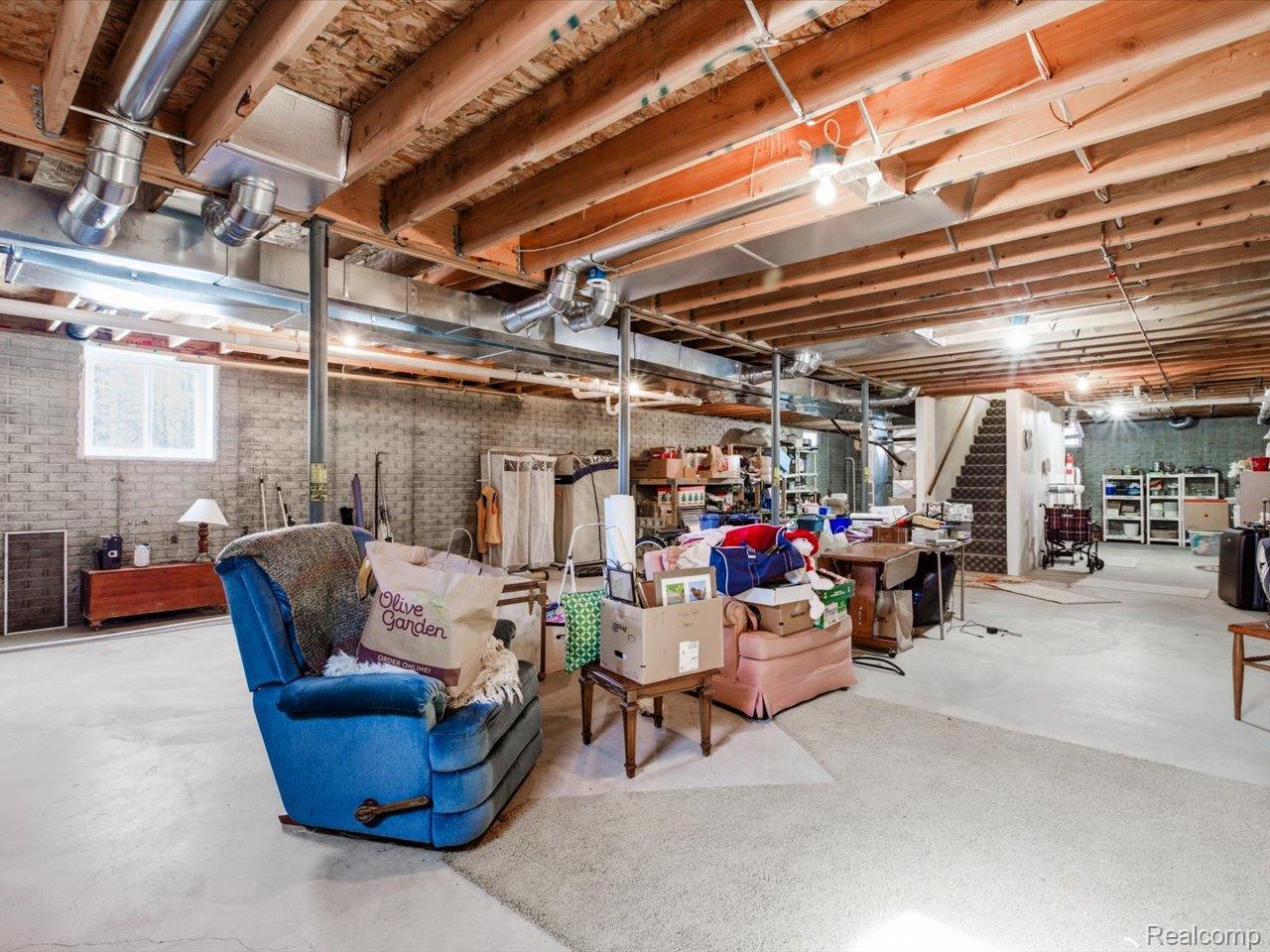 8431 Lakeshore Road