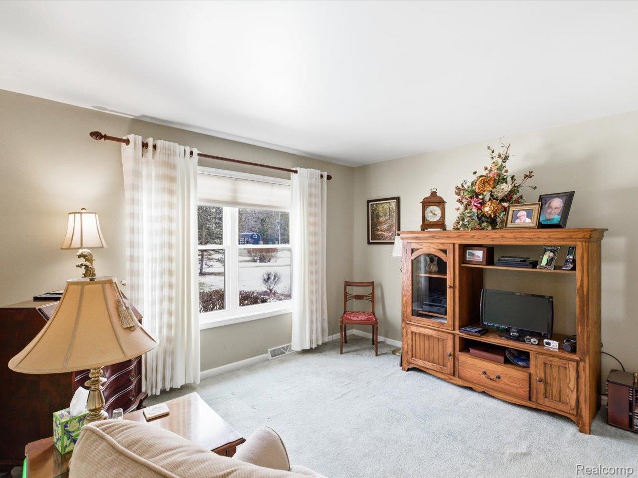 8431 Lakeshore Road