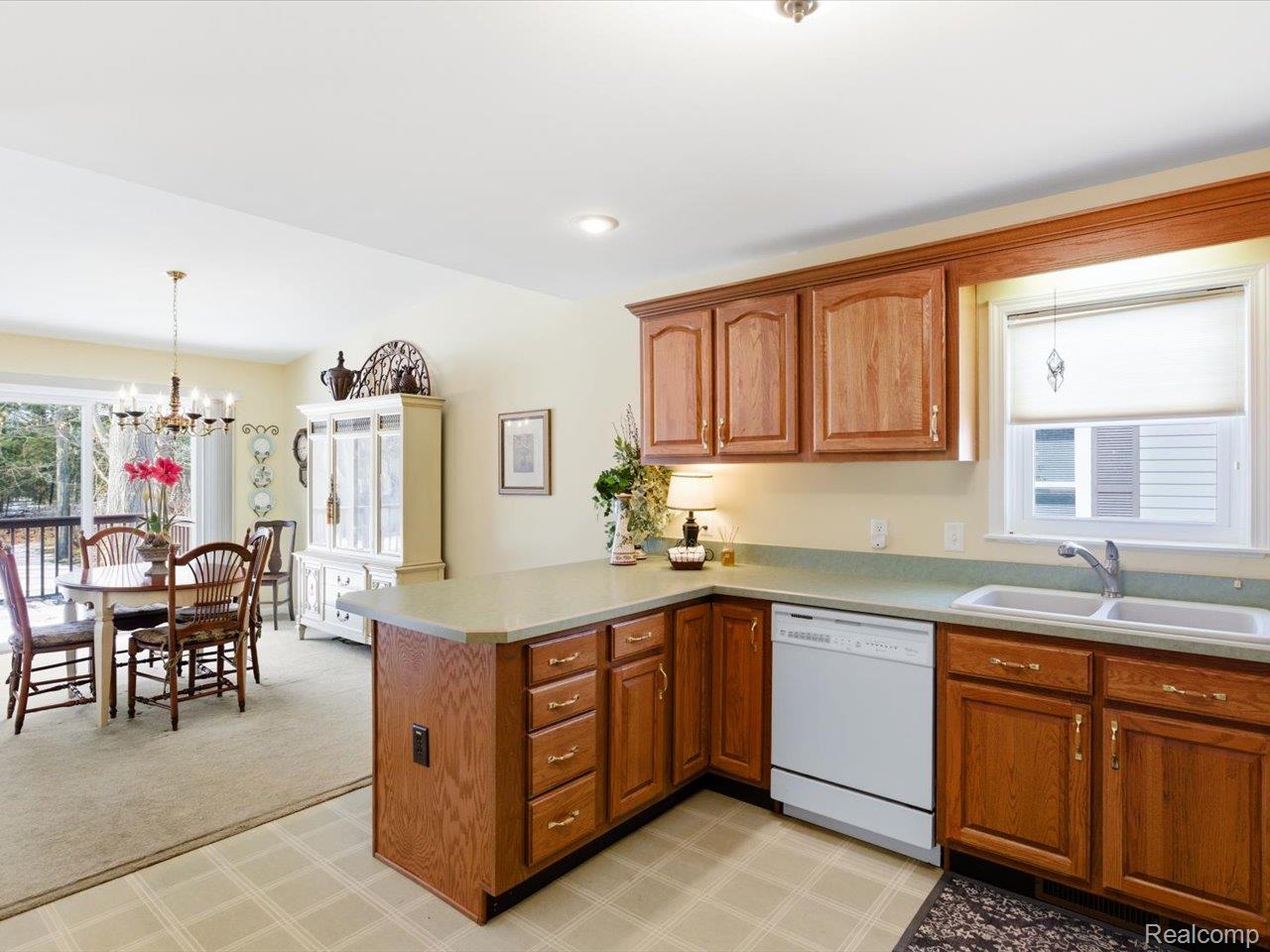 8431 Lakeshore Road