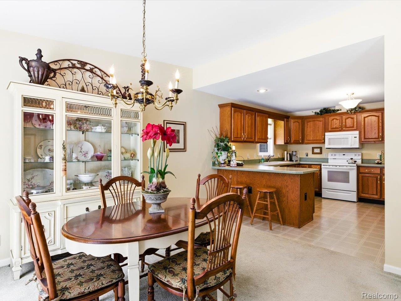 8431 Lakeshore Road
