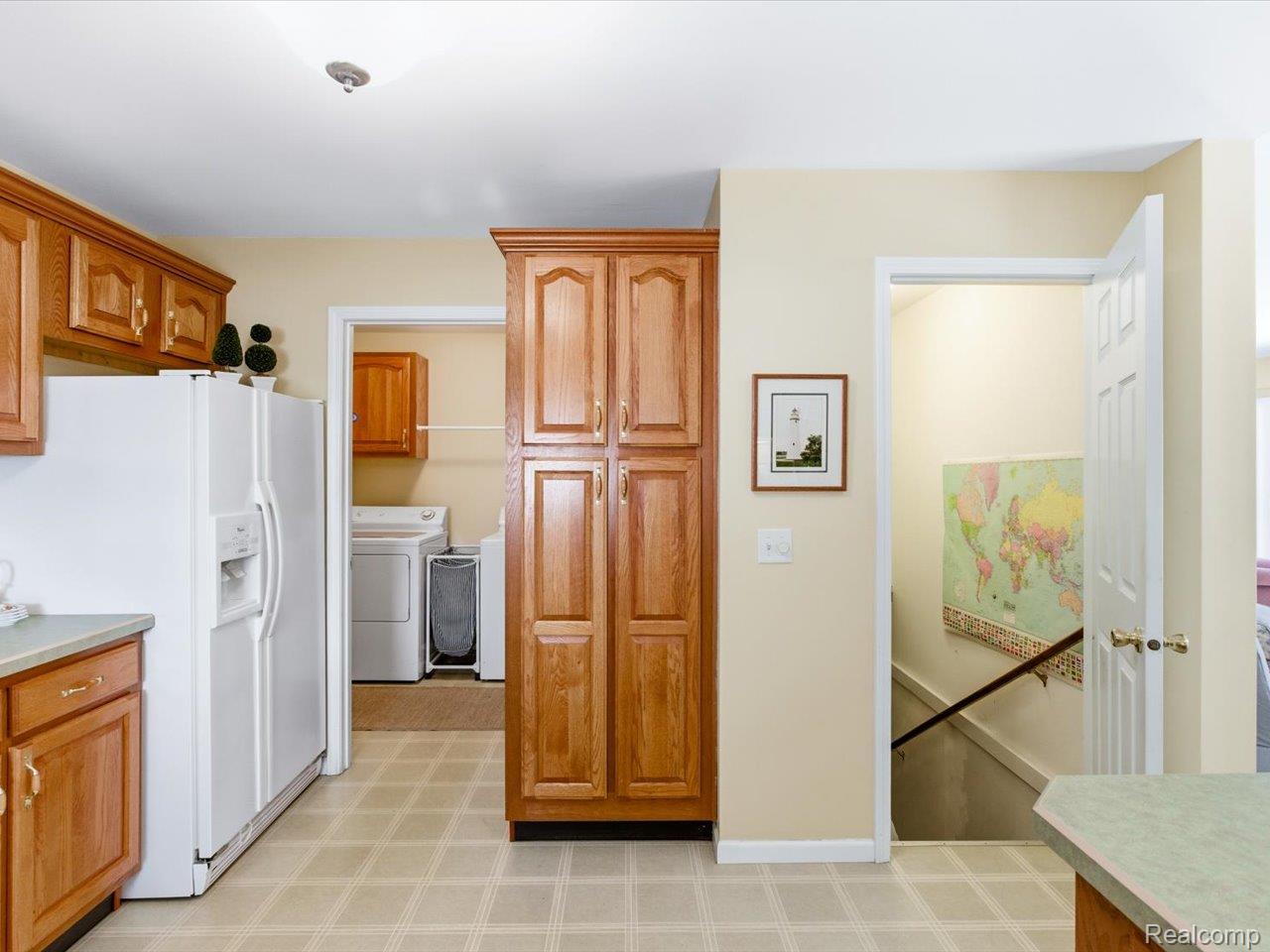 8431 Lakeshore Road