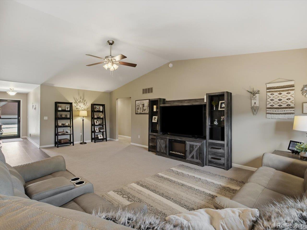 55 Rella Rae AVE