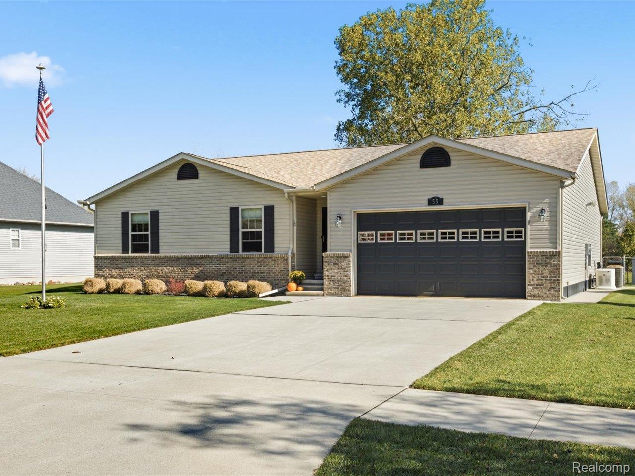 55 Rella Rae AVE