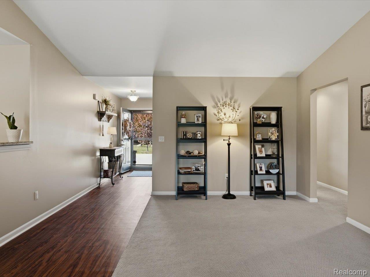 55 Rella Rae AVE