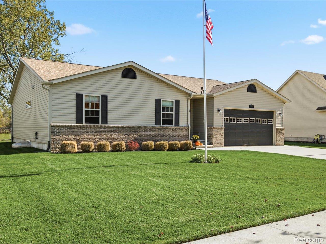 55 Rella Rae AVE