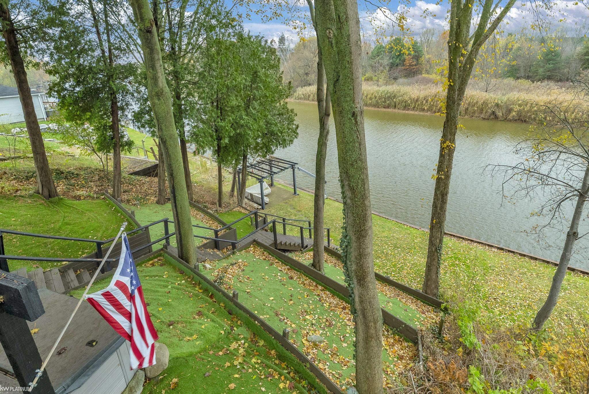 3419 Riverside Drive