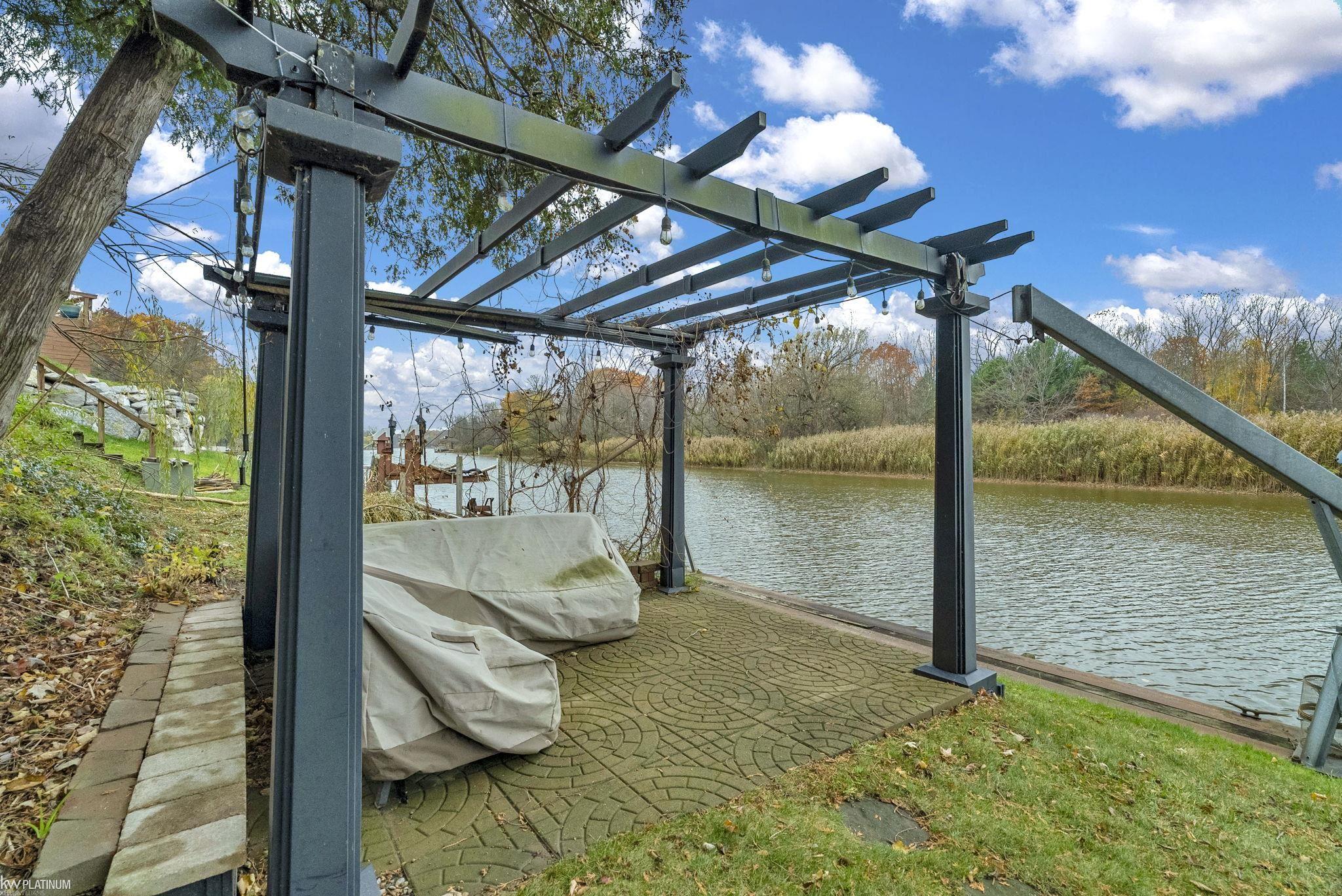 3419 Riverside Drive