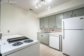 2195 Alicia Point 102