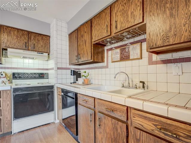 4746 S Gracemoor Circle