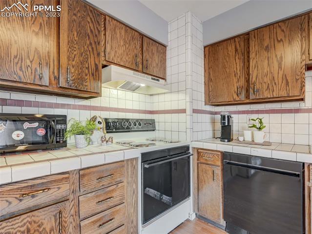 4746 S Gracemoor Circle