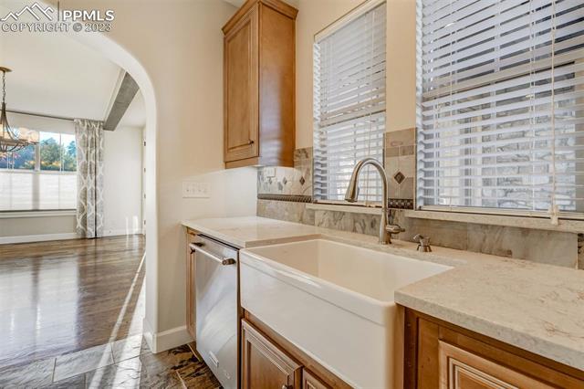 1909 La Bellezza Grove