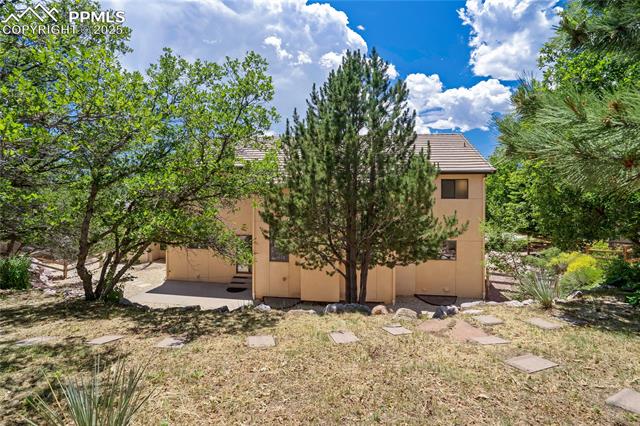 1325 Golden Hills Road