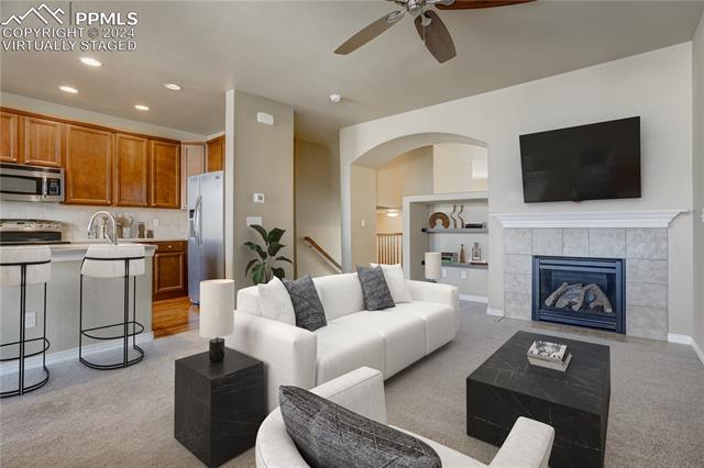 3323 Gladstone Creek Point