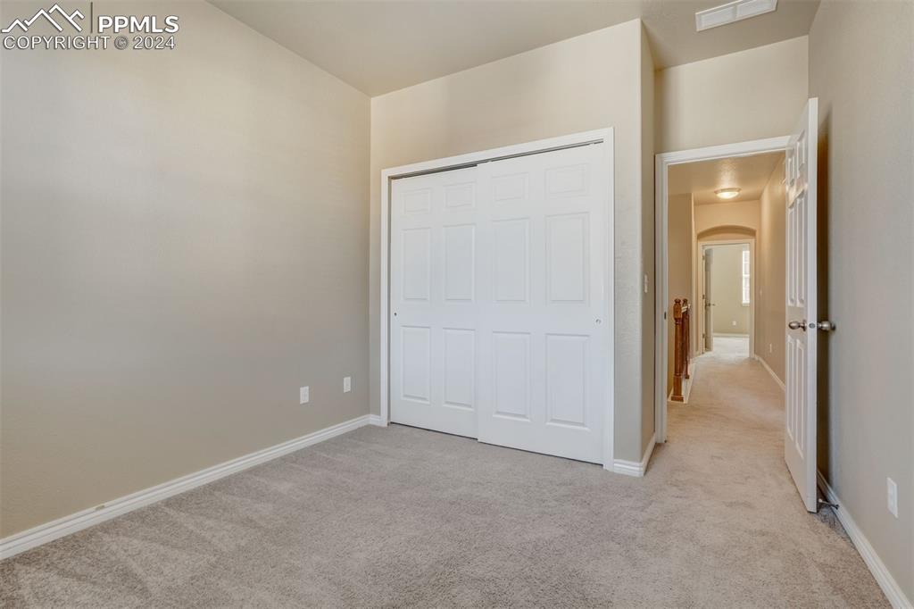 3323 Gladstone Creek Point