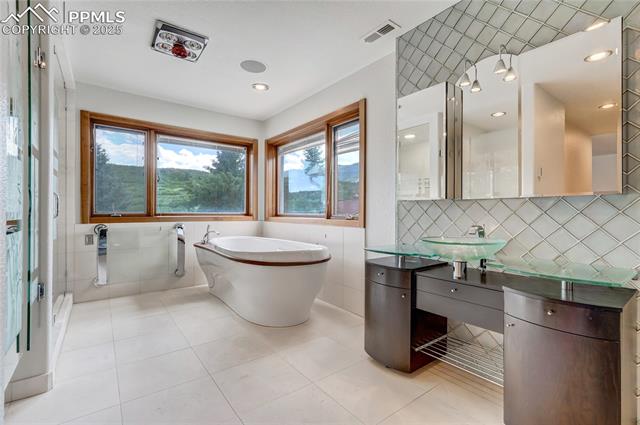 3572 White Bear Point
