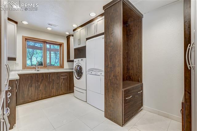 3572 White Bear Point