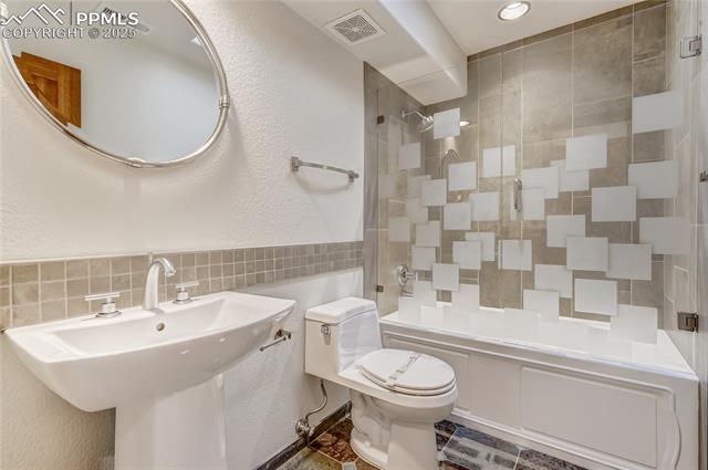 3572 White Bear Point