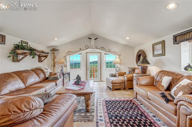 3572 White Bear Point