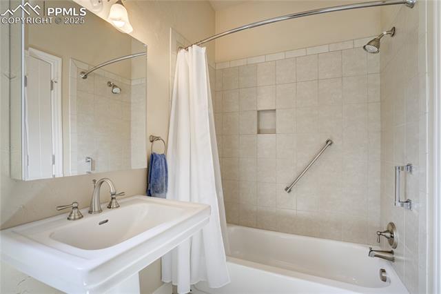 1932 El Parque Street