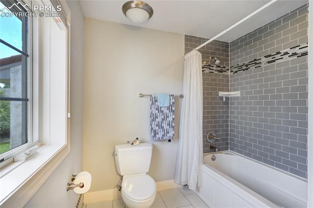 1932 El Parque Street