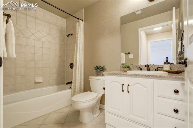 1944 Queens Canyon Court