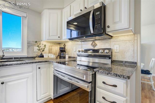 1944 Queens Canyon Court