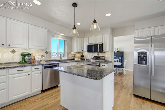 1944 Queens Canyon Court