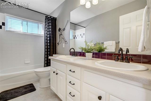 1944 Queens Canyon Court