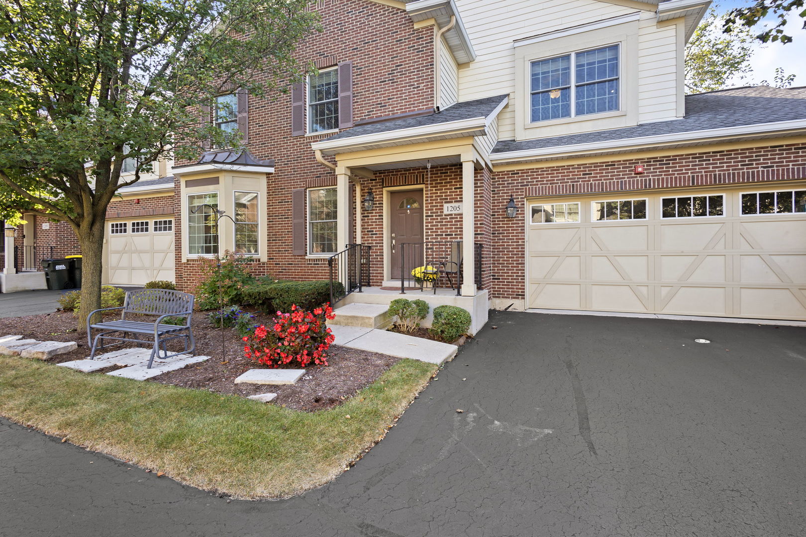 1205 CHARLESTON Court Unit: 1205