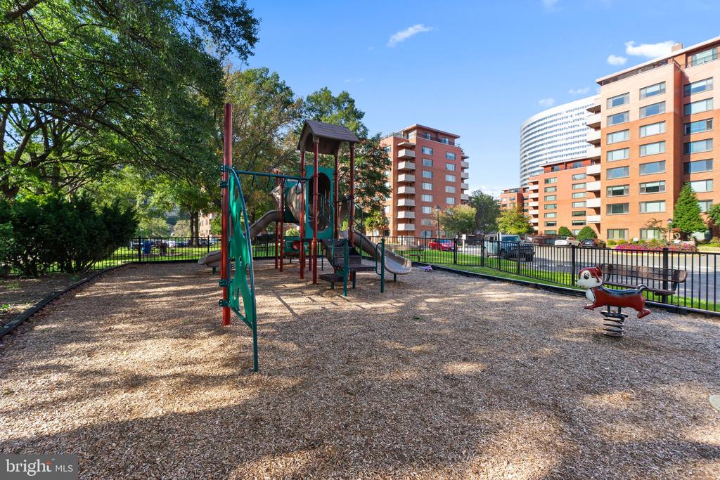 1111 ARLINGTON BOULEVARD 822