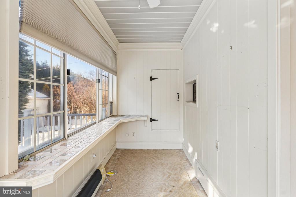 1922 S ARLINGTON RIDGE ROAD