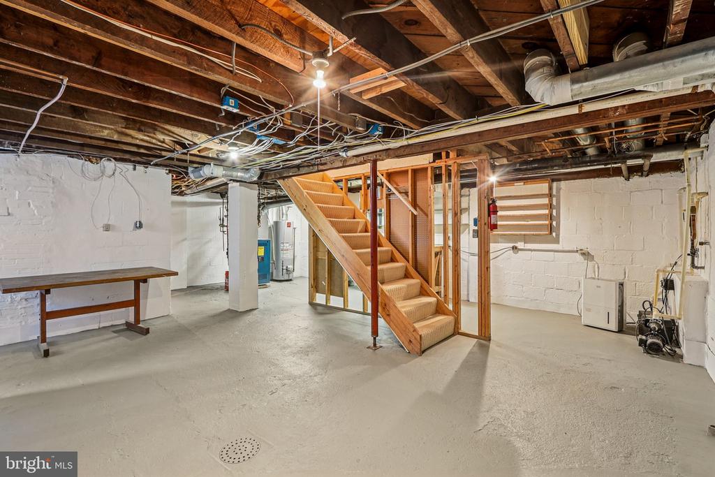 1922 S ARLINGTON RIDGE ROAD