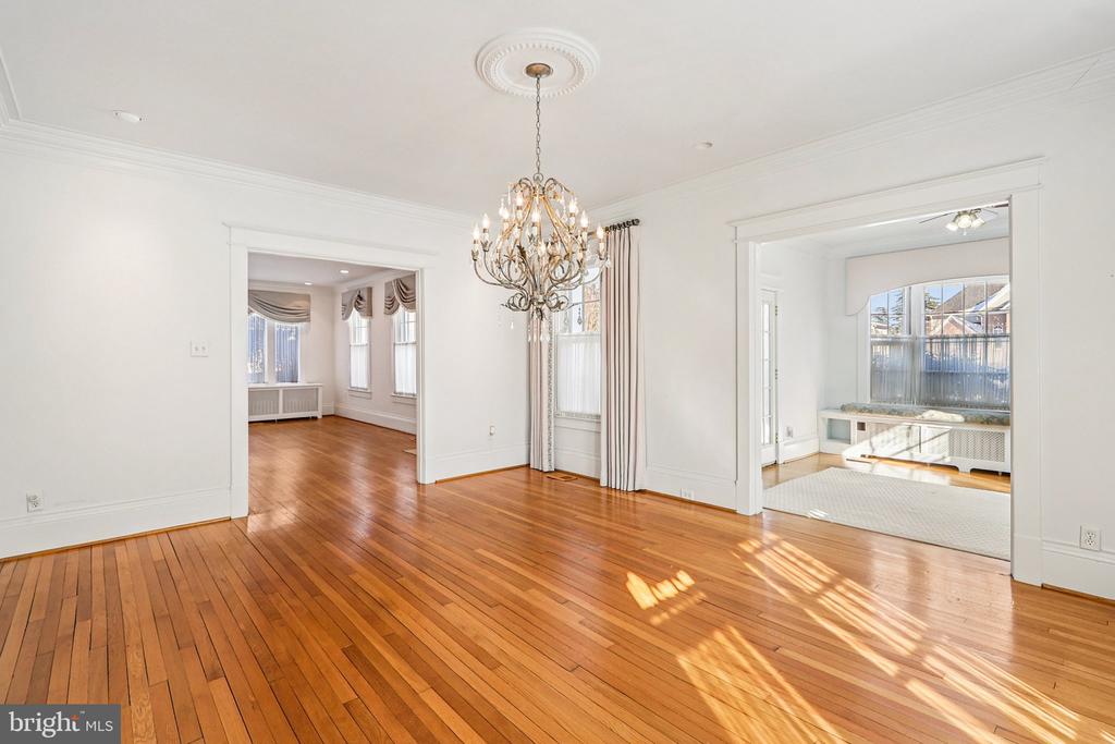 1922 S ARLINGTON RIDGE ROAD