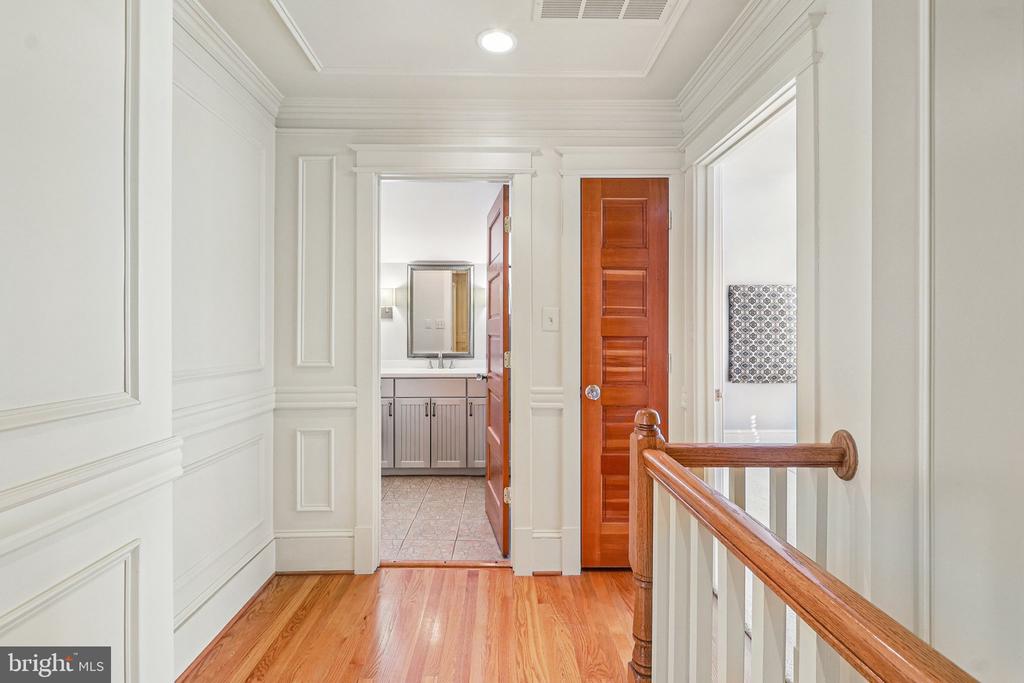 1922 S ARLINGTON RIDGE ROAD