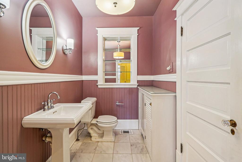 1922 S ARLINGTON RIDGE ROAD